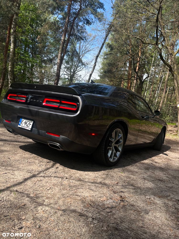 Dodge Challenger - 8