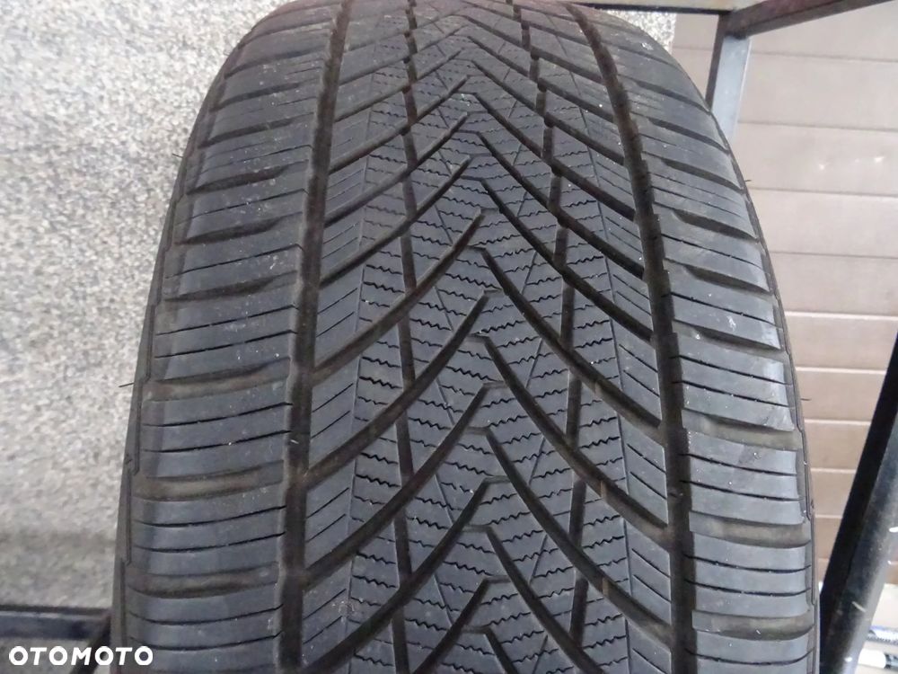 235/50/ZR19 107V Tracmax All season Trac Saver X-Privilo - 1