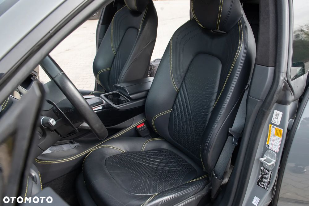 Aston Martin DBX - 21