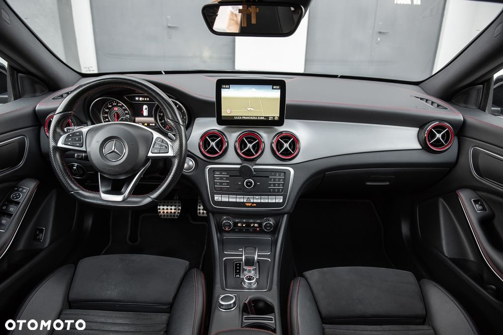 Mercedes-Benz CLA AMG 45 4Matic 7G-DCT - 27