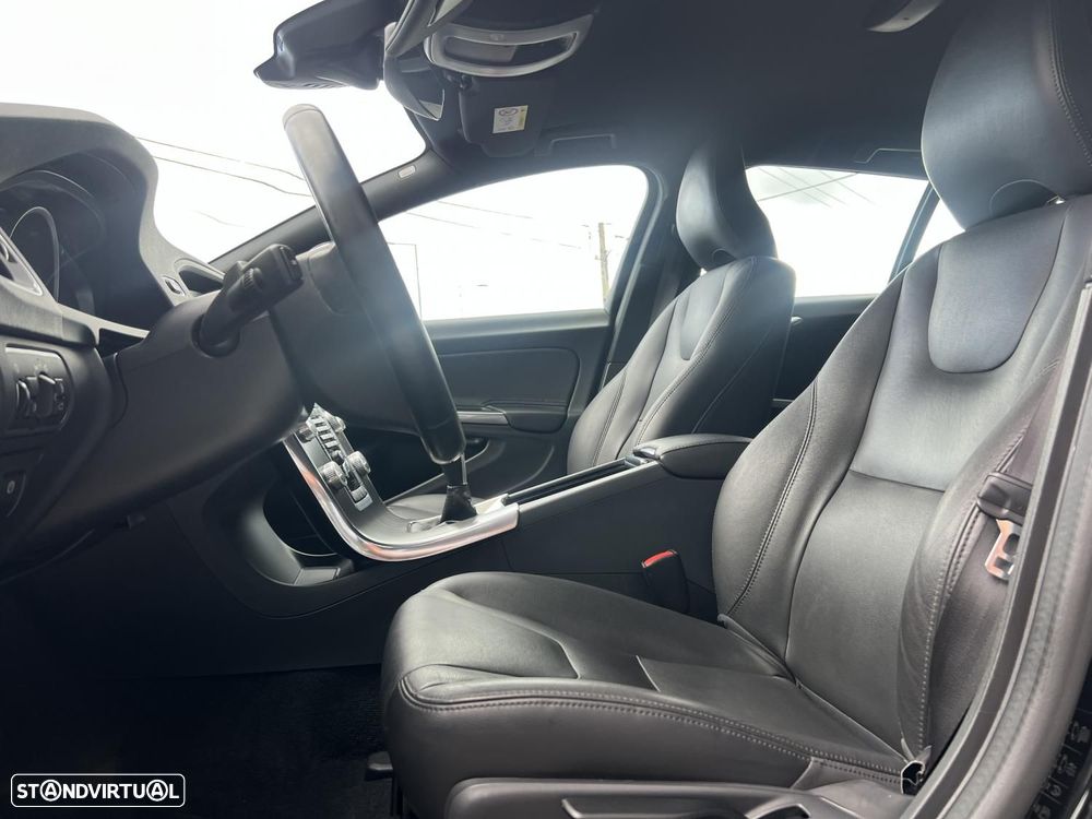 Volvo V60 Cross Country 2.0 D4 Plus - 6