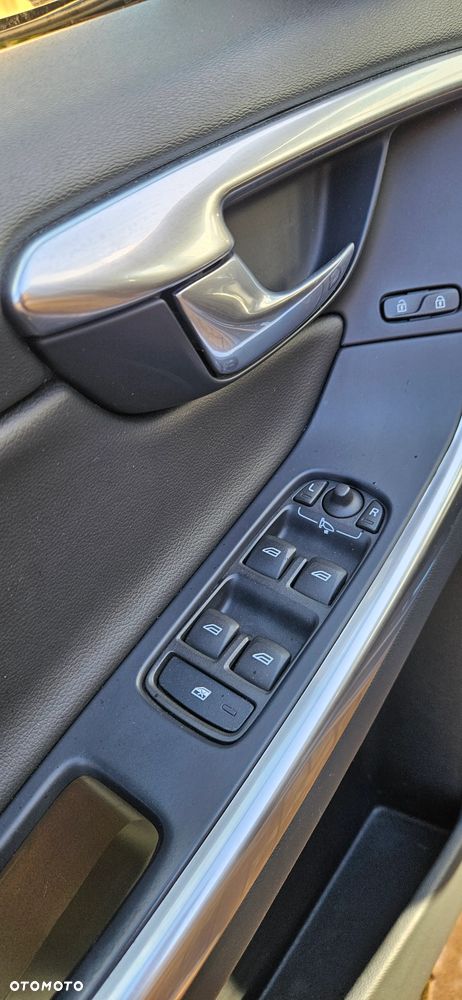 Volvo XC 60 D4 Geartronic Summum - 16