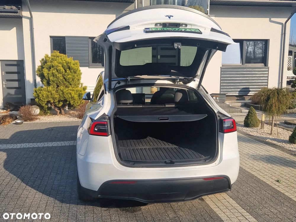 Tesla Y Long Range AWD - 10