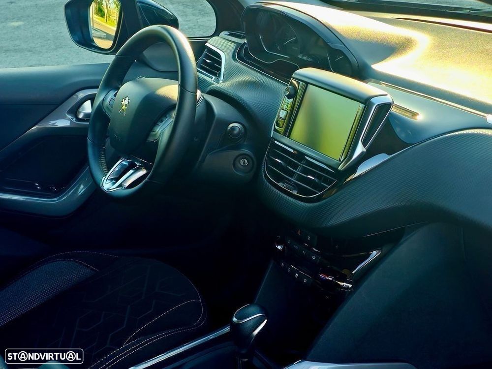 Peugeot 2008 1.2 PureTech Allure EAT6 - 5