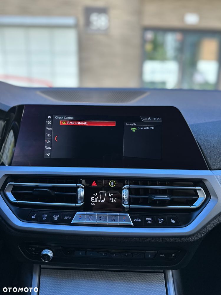 BMW Seria 3 318d Touring Advantage - 37
