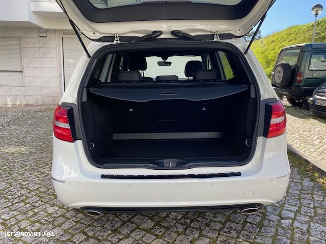 Mercedes-Benz B 180 d AMG Line - 17