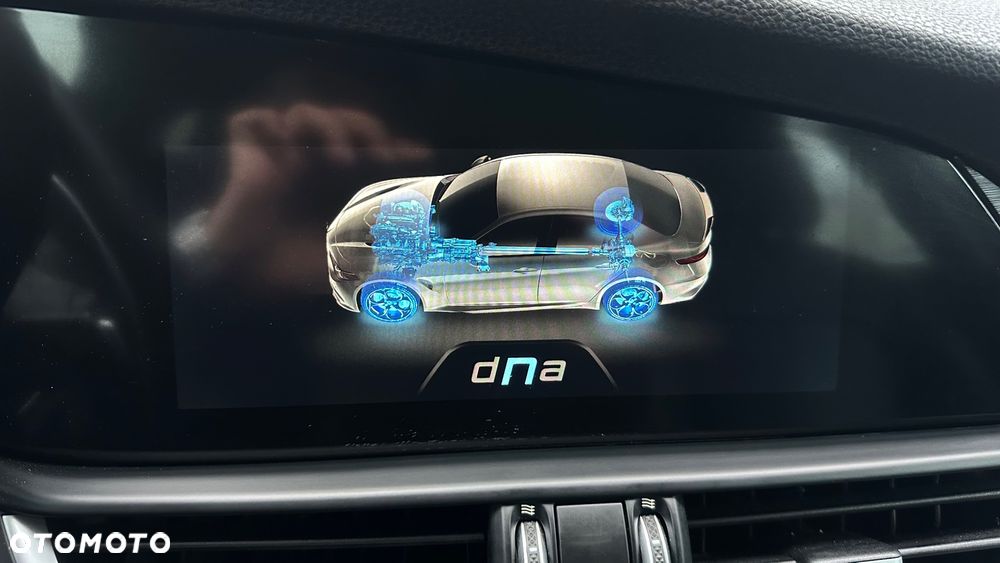 Alfa Romeo Giulia 2.0 Turbo 16V AT8-Q4 Ti - 24