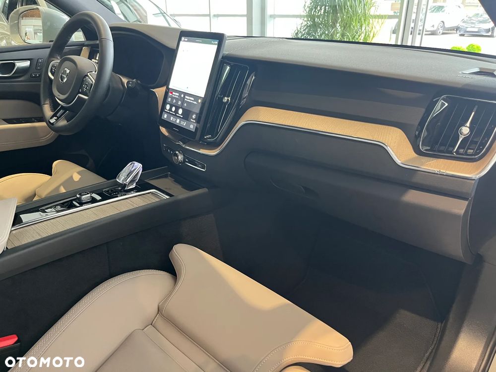 Volvo XC 60 B5 B AWD Plus Bright - 10