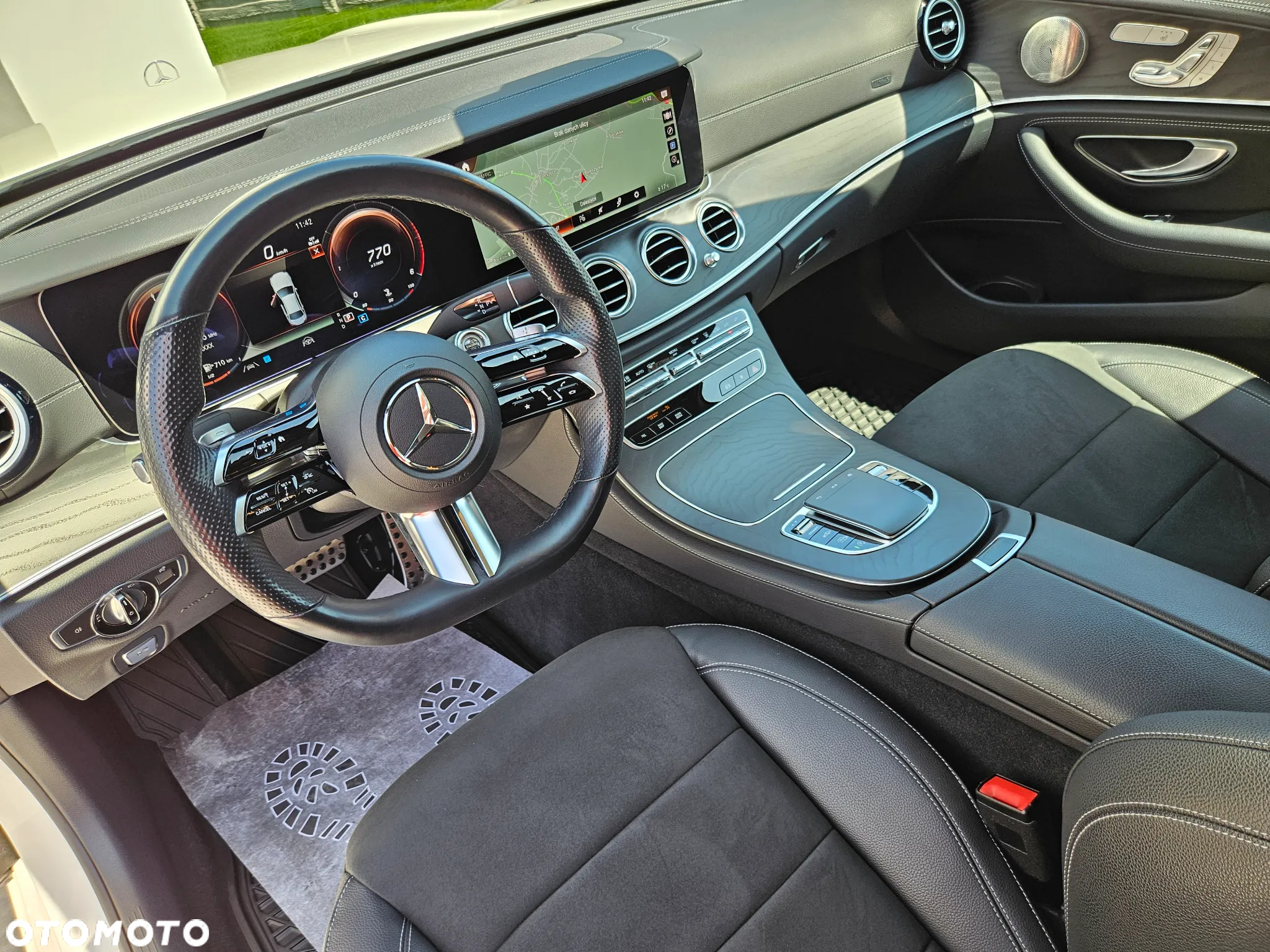 Mercedes-Benz Klasa E 220 d 4-Matic 9G-TRONIC - 25