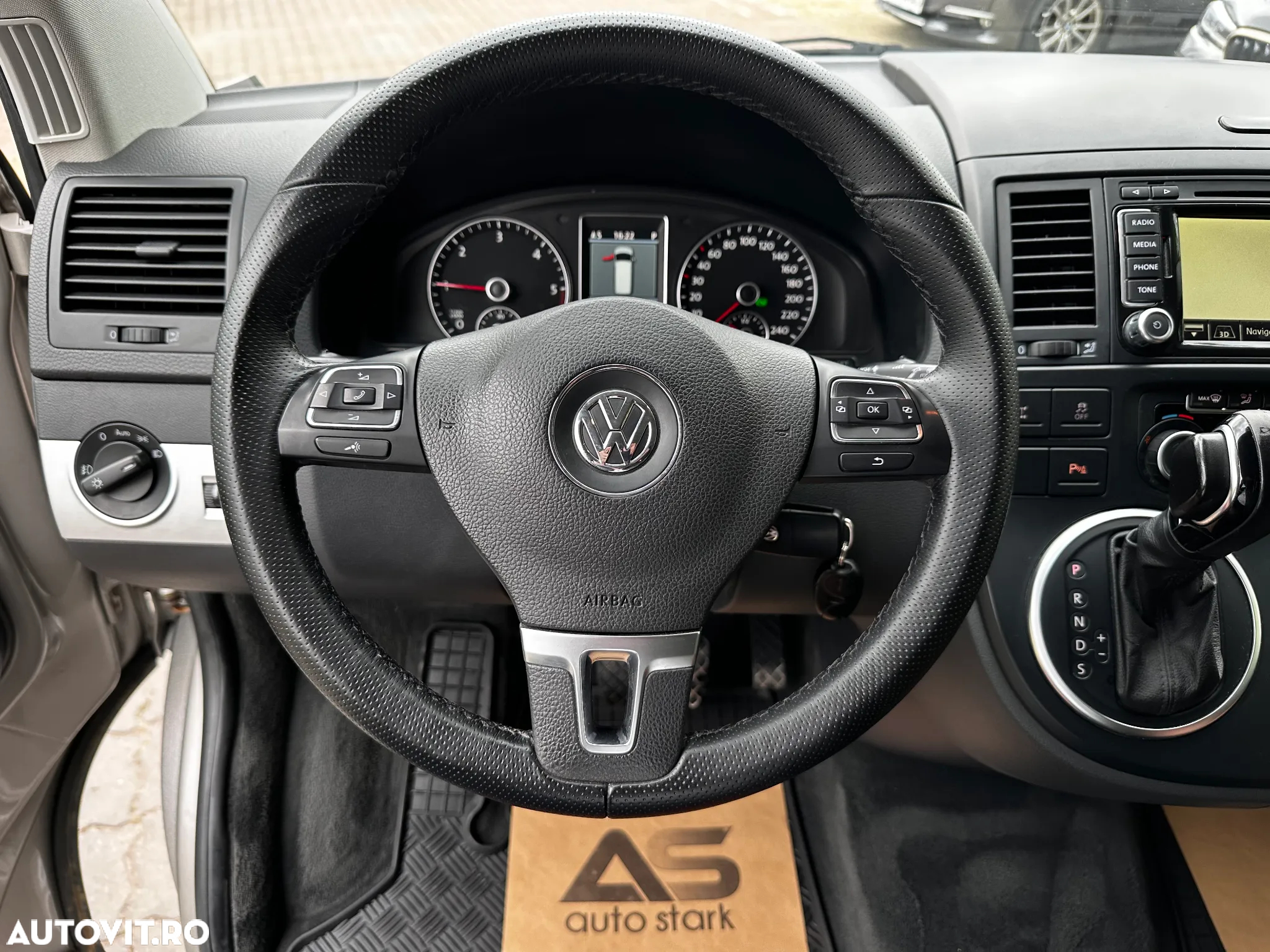 Volkswagen Multivan - 21
