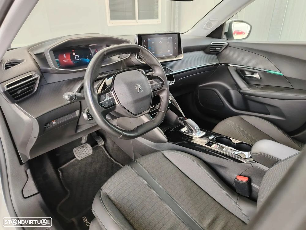 Peugeot 2008 PureTech 130 EAT8 Allure - 4