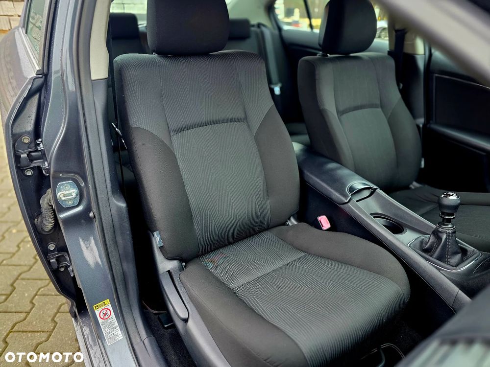 Toyota Avensis 1.8 Style - 17