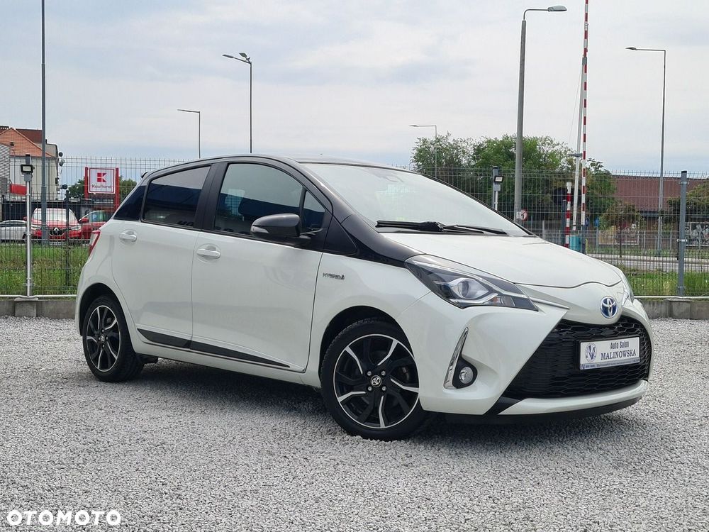 Toyota Yaris Hybrid 100 Premium - 4