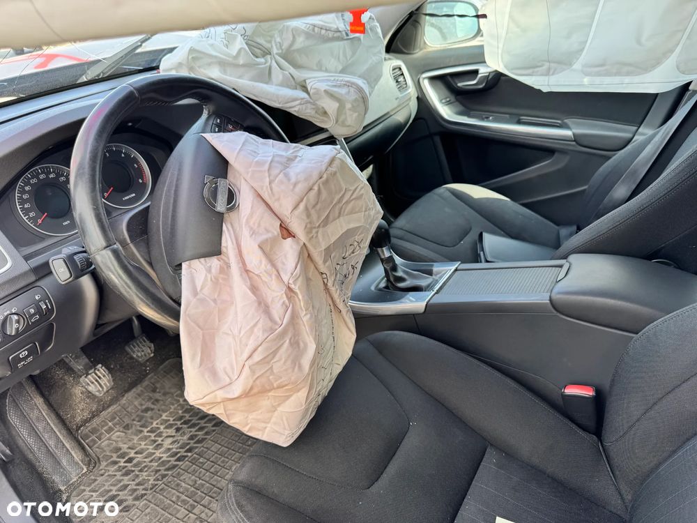 VOLVO V60 2012 *SAMOCHÓD NA CZĘŚCI* 4436 black solid stone volvo 01900 MASKA, LAMPA, DRZWI, LUSTERKO, ZDERZAK, GRILL, BŁOTNIK, KLAPA, BELKA, DESKA, FOTELE, KANAPA, ĆWIARTKA KIEROWNICA, TARCZE, ZACISKI, ZAWIESZENIE, KOMPLETNY PRZÓD, KOMPLETNY TYŁ, LICZNIK, ZEGARY, PRAWE LEWE PRZÓD TYŁ - 5