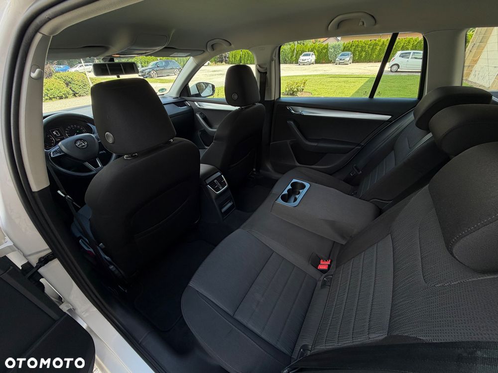 Skoda Octavia 1.6 TDI Ambition DSG - 8