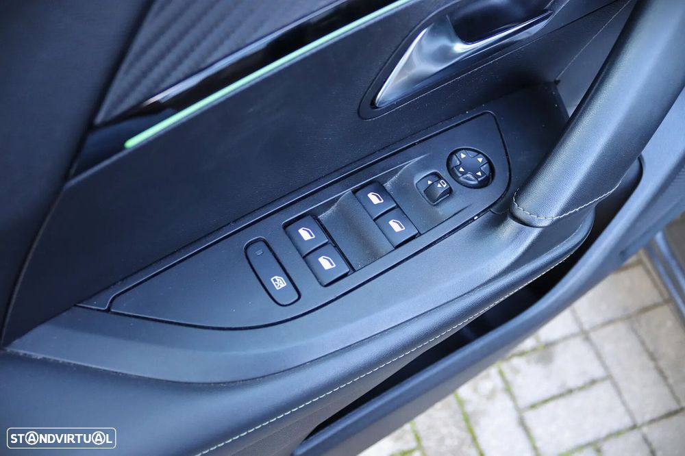 Peugeot 2008 1.2 PureTech GT EAT8 - 21