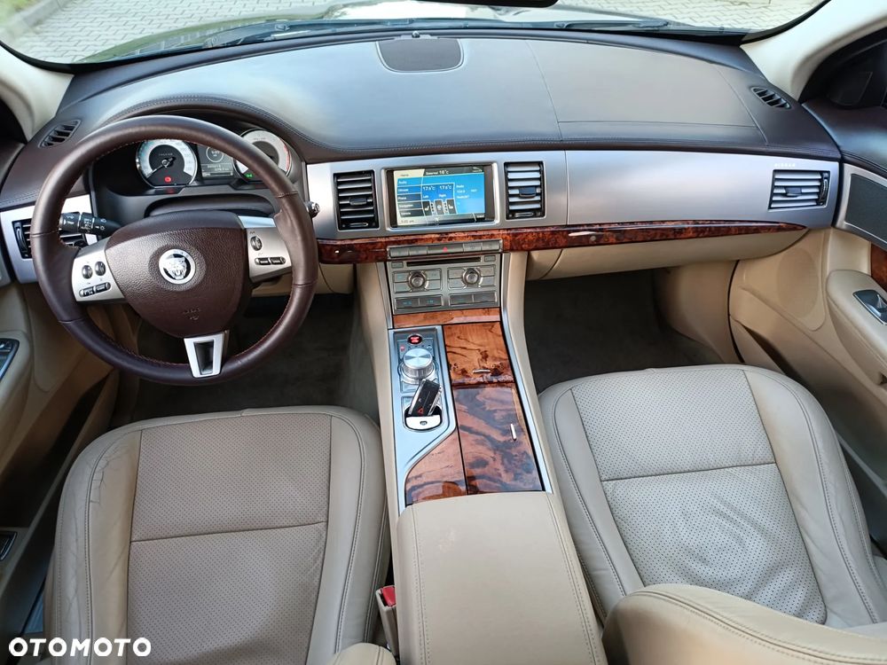 Jaguar XF 3.0 V6 Diesel Premium Luxury - 22