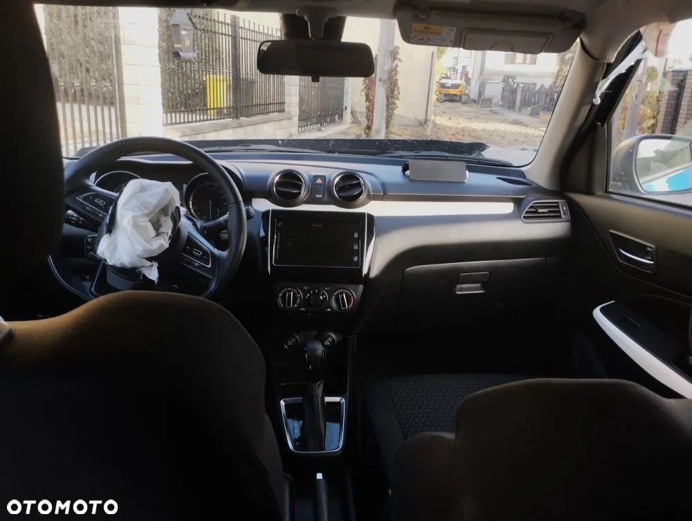 Suzuki Swift 1.2 Dualjet SHVS Premium Plus CVT - 5