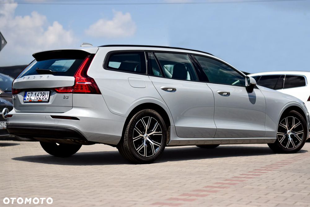 Volvo V60 B3 B DKG Momentum Pro - 36