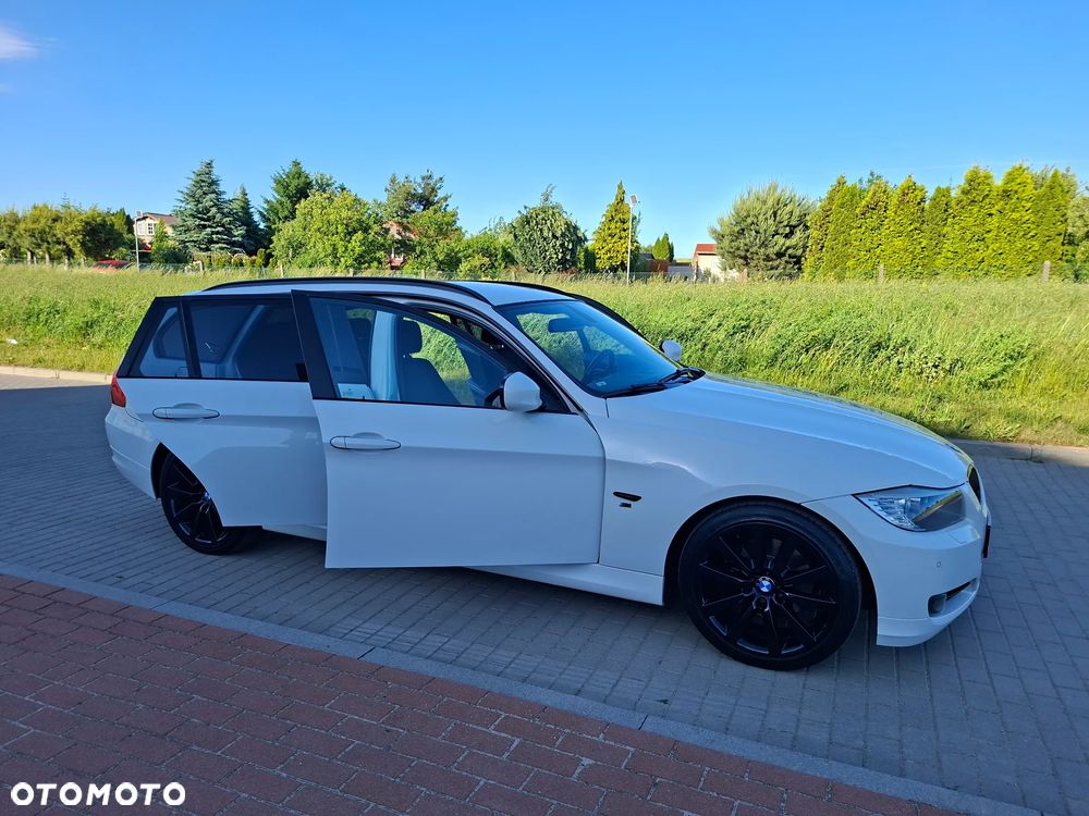 BMW Seria 3 318d M Sport EU6 - 12