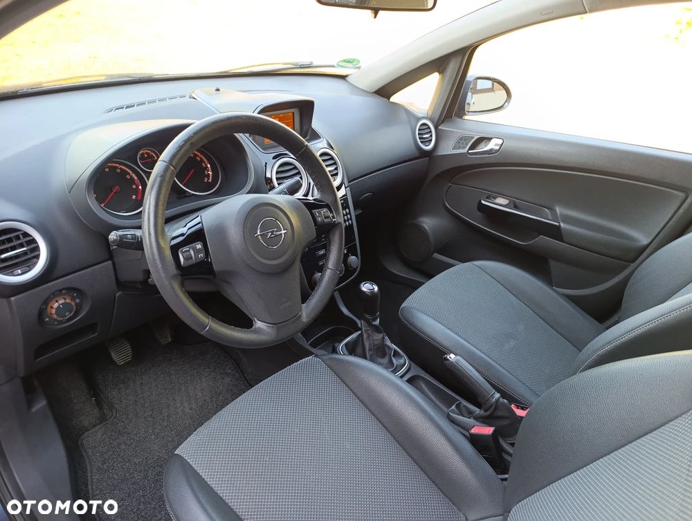 Opel Corsa 1.4 16V Cosmo - 13