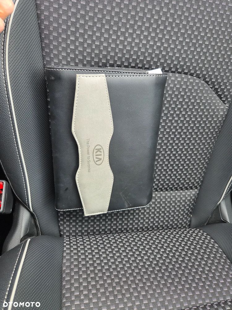 Kia Ceed 1.6 GDI PHEV L DCT - 29