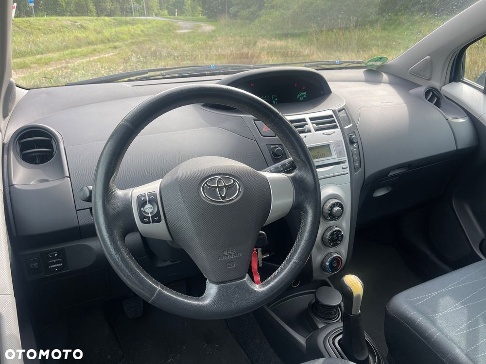 Toyota Yaris 1.3 Sol - 22