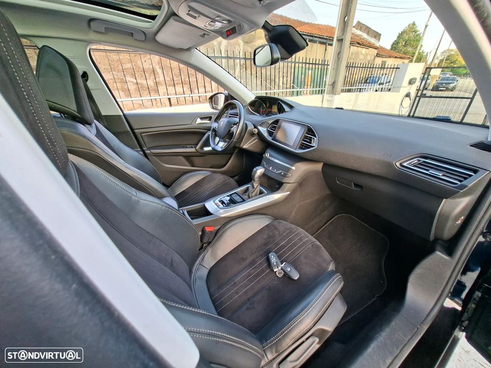 Peugeot 308 1.2 PureTech Allure EAT8 - 31