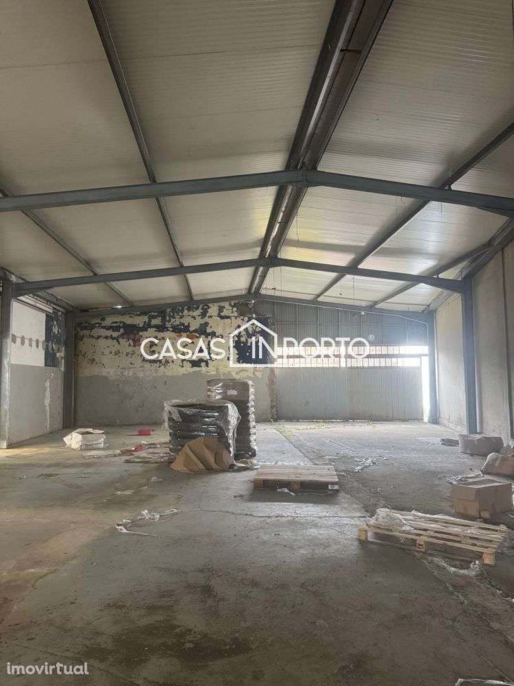 Armazém em plena zona industrial do Porto - Grande imagem: 3/18