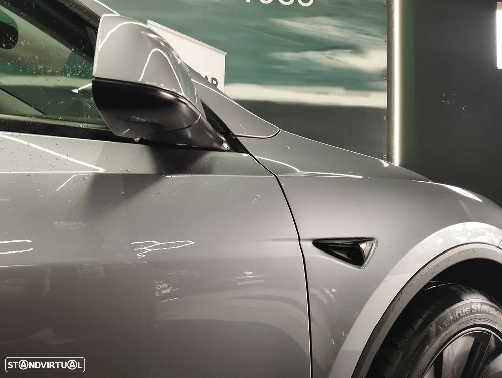 Tesla Model Y - 11