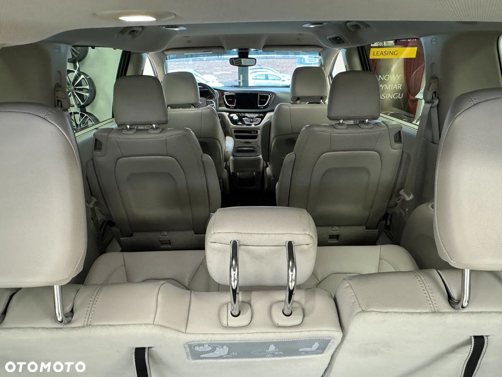 Chrysler Pacifica - 25