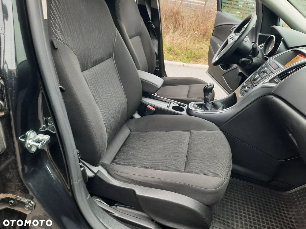 Opel Astra 1.4 Turbo 150 Jahre - 17