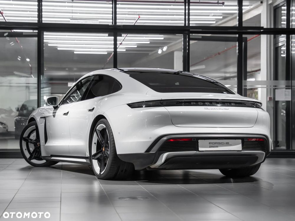 Porsche Taycan Turbo - 4