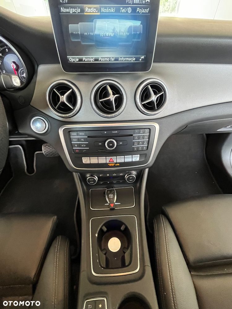 Mercedes-Benz CLA 250 4-Matic AMG Line - 17