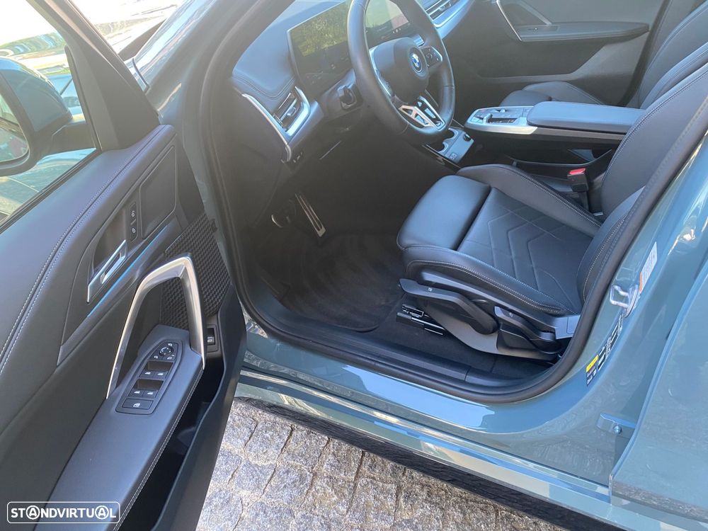 BMW iX1 eDrive20 Pack Desportivo M - 7