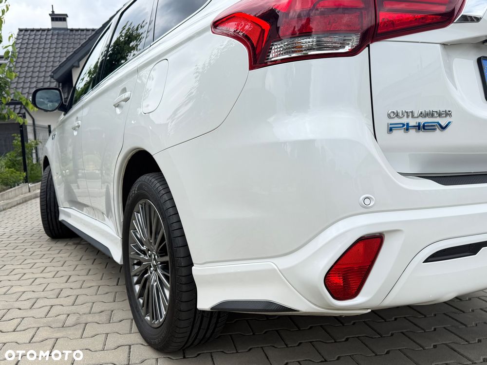 Mitsubishi Outlander 2.4 4WD Top - 16