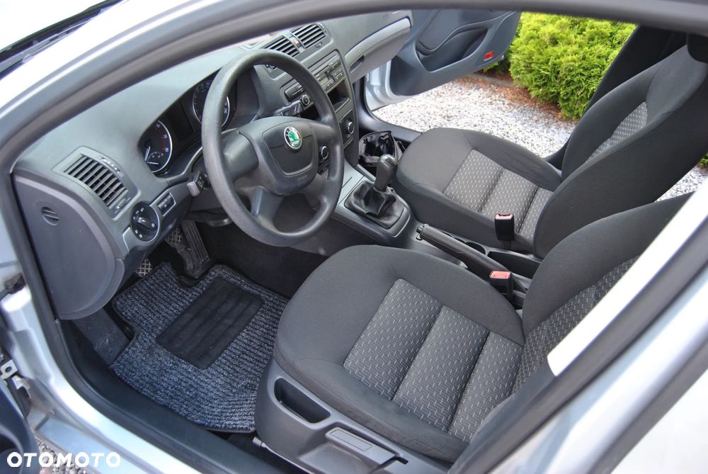 Skoda Octavia 1.6 Ambiente - 6