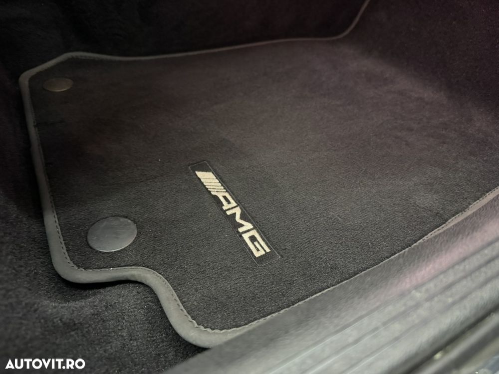 Mercedes-Benz GLC 300 e 4Matic 9G-TRONIC AMG Line - 39