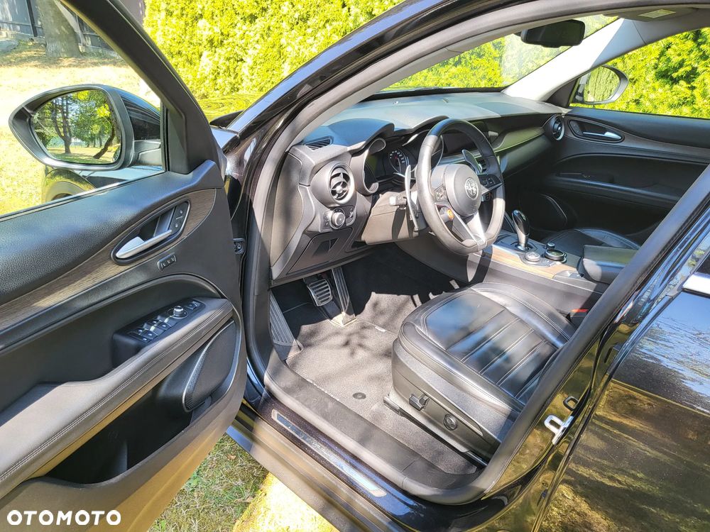 Alfa Romeo Stelvio 2.0 Turbo 16V AT8-Q4 First Edition - 9