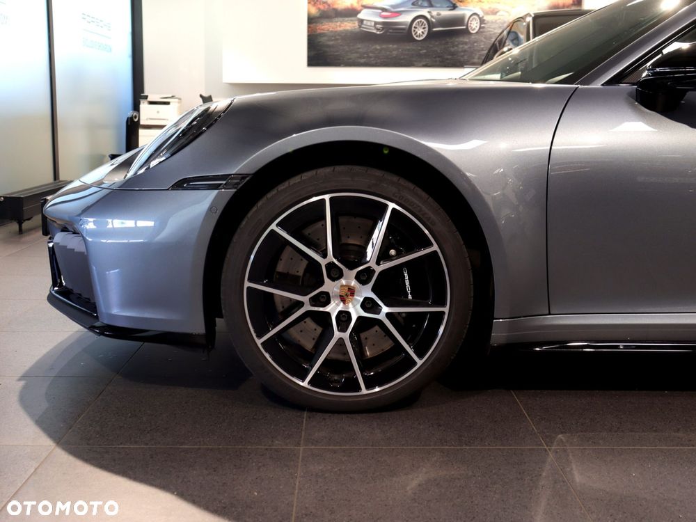 Porsche 911 Carrera T-Hybrid 4 GTS - 11