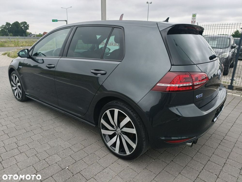 Volkswagen Golf - 18