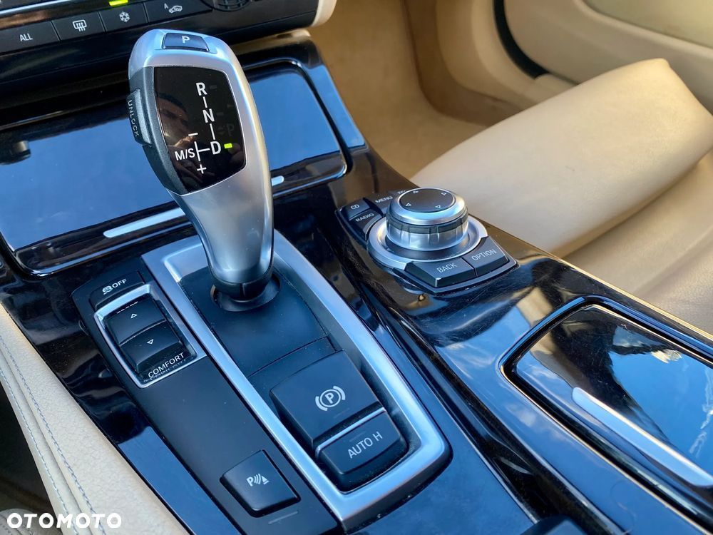 BMW Seria 5 528i Luxury Line - 14