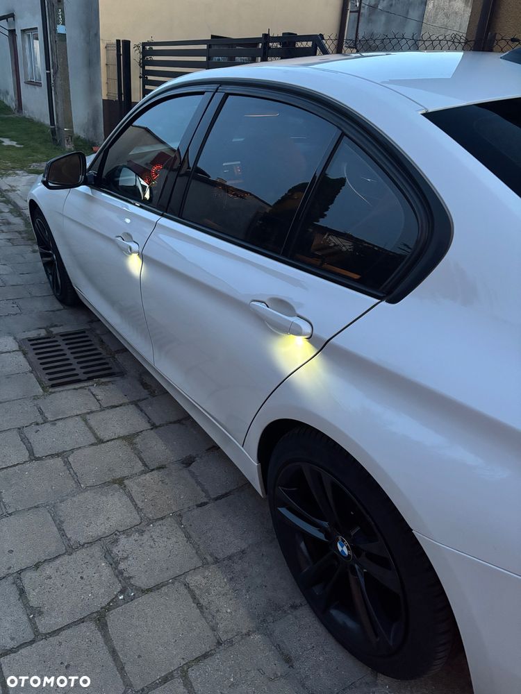 BMW Seria 3 320d Sport Line - 29