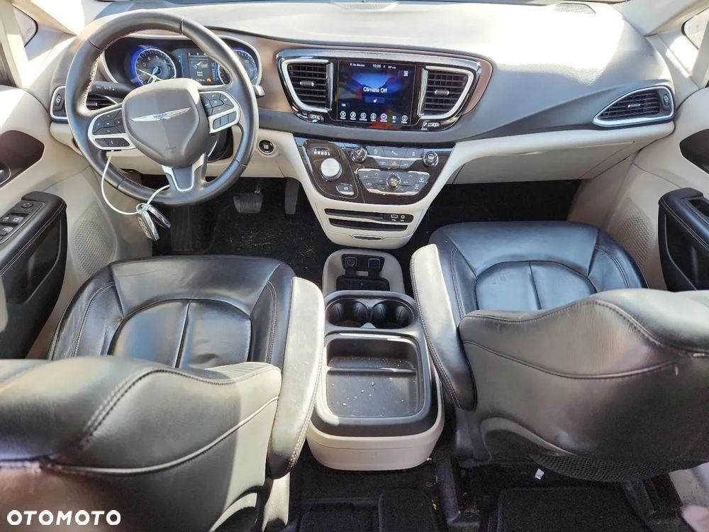 Chrysler Pacifica - 7