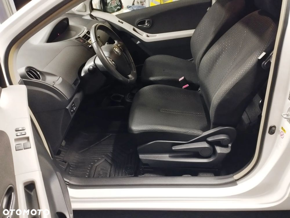Toyota Yaris 1.4 D-4D Luna - 6