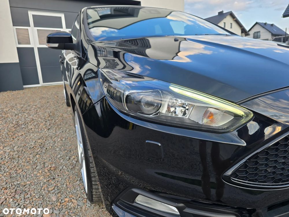 Ford Focus 2.0 EcoBoost ST mit Leder-Exclusiv-Paket - 17