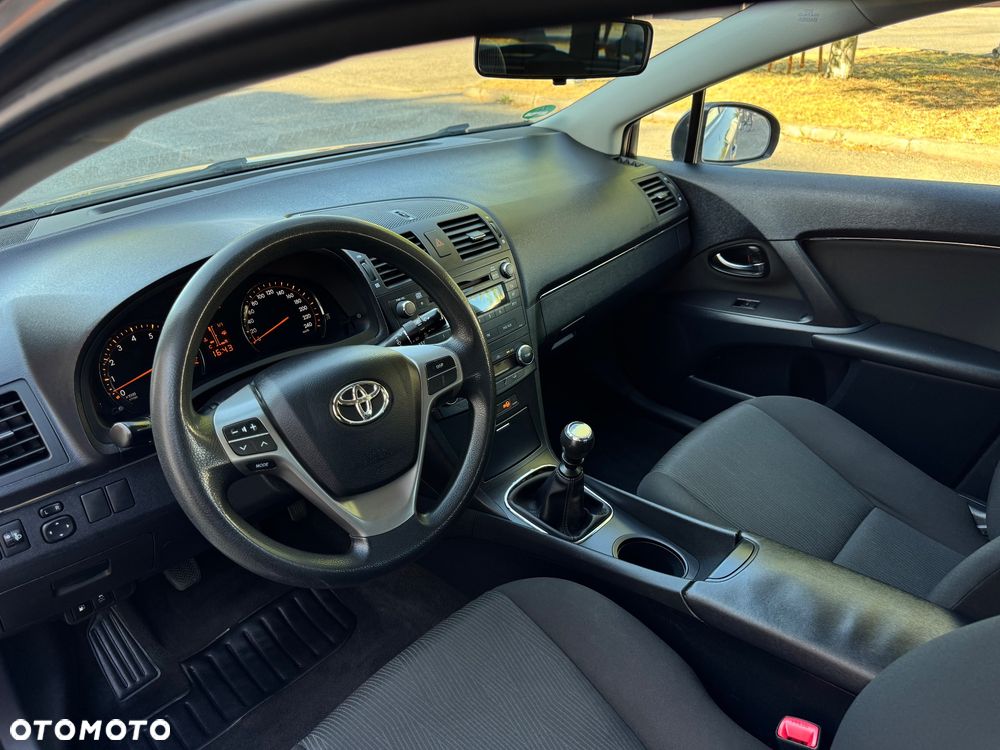 Toyota Avensis 1.6 Luna - 6