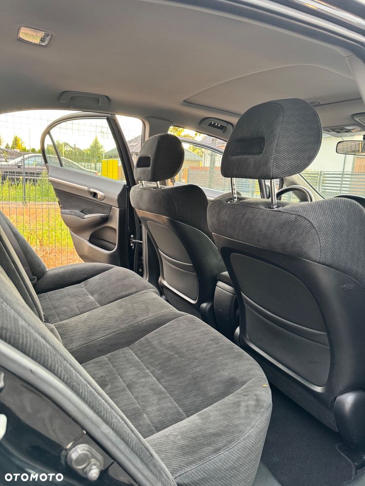 Honda Civic 1.8 Executive - 25