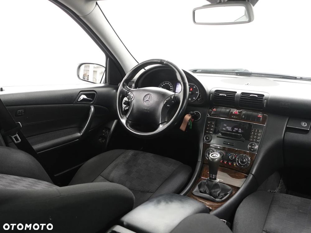 Mercedes-Benz Klasa C 220 CDI Classic - 28