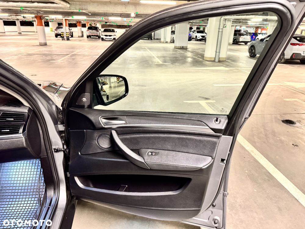 BMW X5 5.0i xDrive - 20